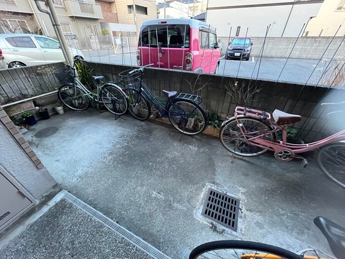 物件外観写真6　(駐輪場)
