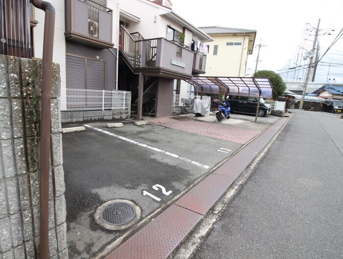 物件外観写真4　(駐車場)