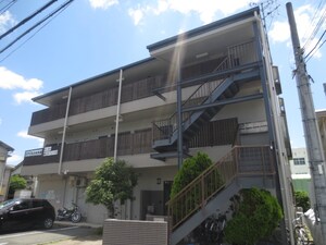 マンションカマ－ルサリ外観写真
