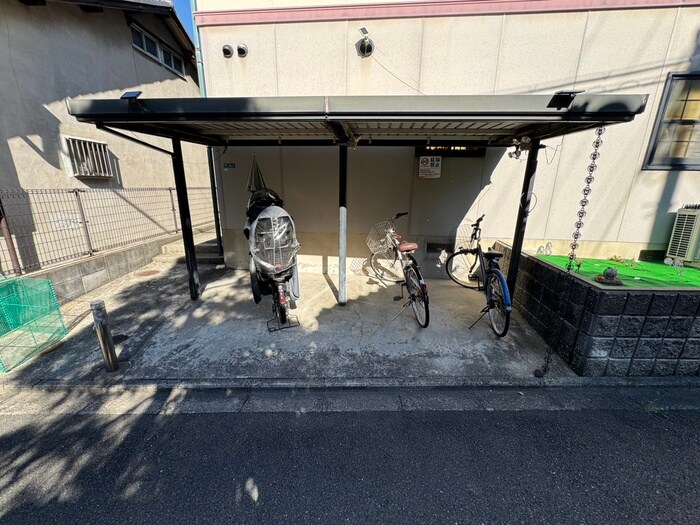 物件外観写真2　(駐輪場)