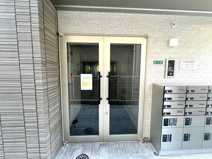 物件外観写真2　(エントランス部分)