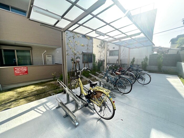 物件外観写真4　(駐輪場)