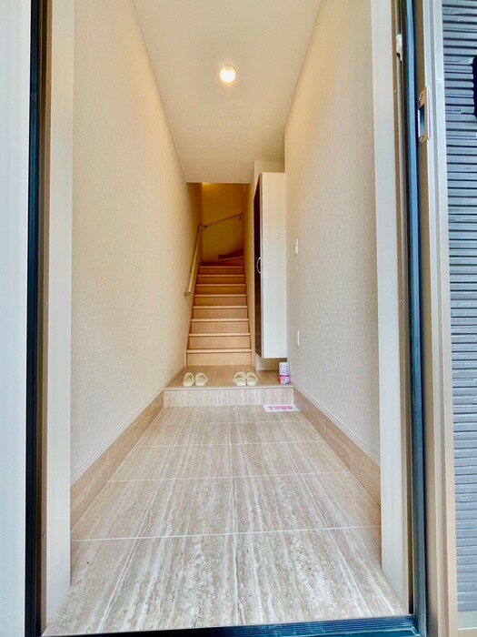 物件内観写真17　(玄関)