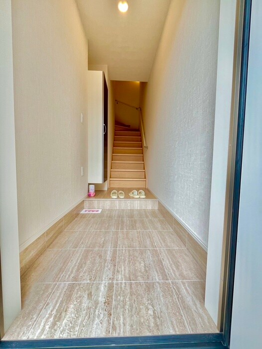 物件内観写真17　(玄関)