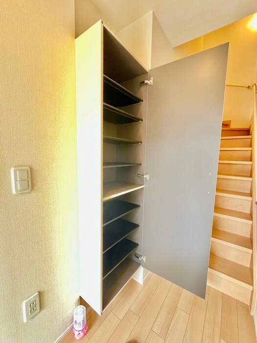 物件内観写真18　(靴箱)