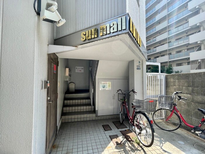 物件外観写真4　(エントランス部分)