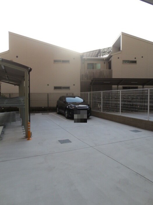 物件外観写真2　(駐車場)