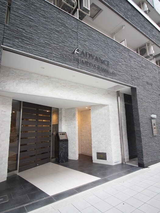 物件外観写真4　(エントランス部分)