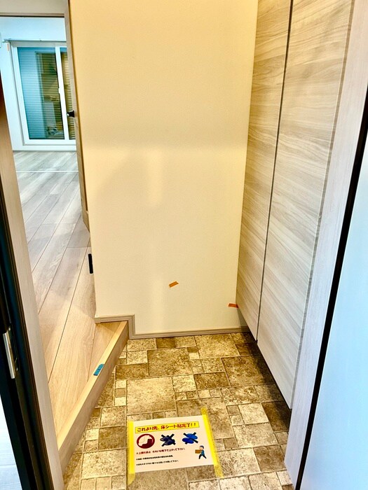 物件内観写真7　(玄関)