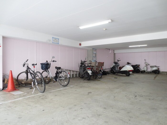 物件外観写真5　(駐輪場)