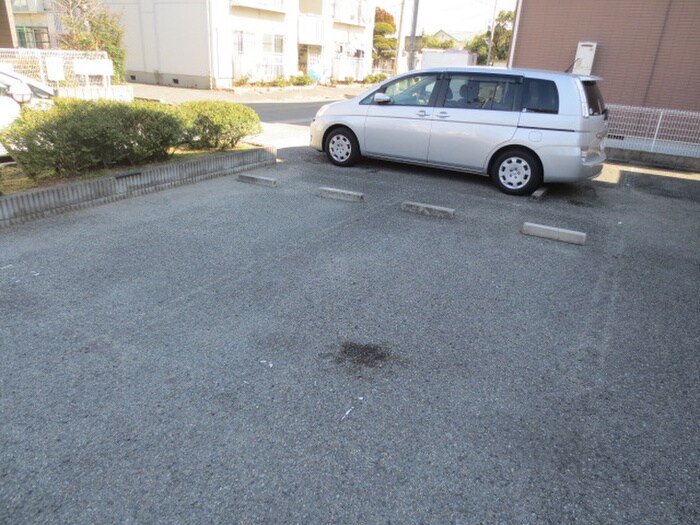 物件外観写真5　(駐車場)