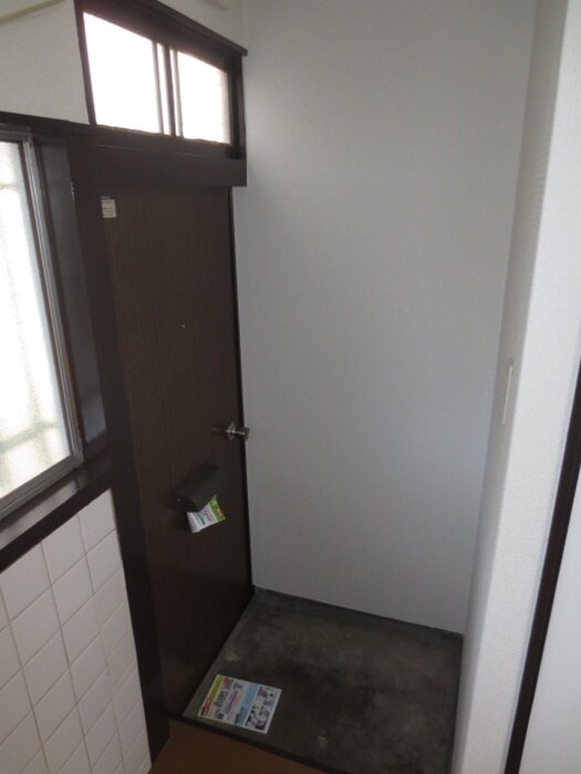 物件内観写真10　(玄関)