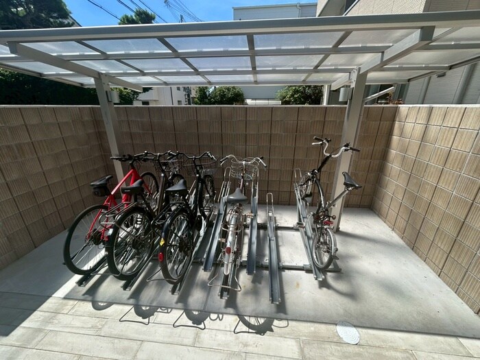 物件外観写真5　(駐輪場)