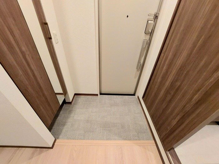 物件内観写真16　(玄関)