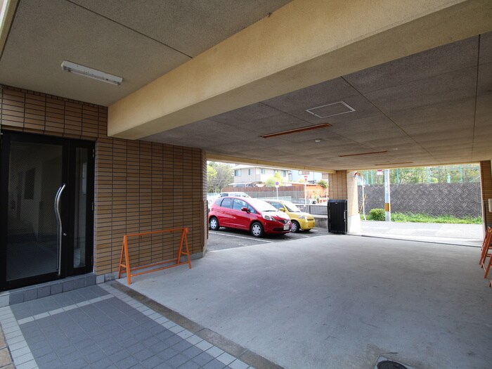 物件外観写真6　(駐車場)