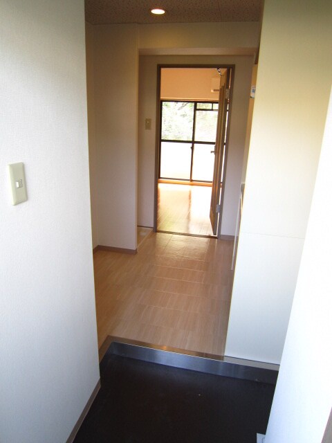物件内観写真7　(玄関)