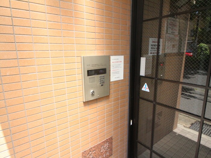 物件外観写真4　(エントランス部分)