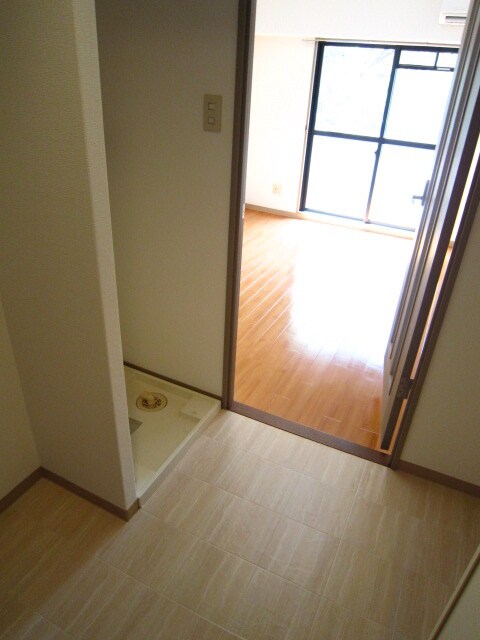 物件内観写真11　(洗濯機置場)