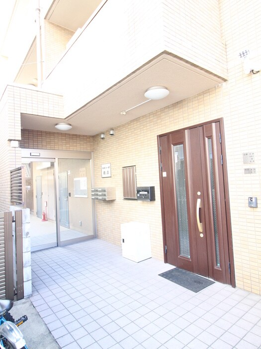 物件外観写真2　(エントランス部分)