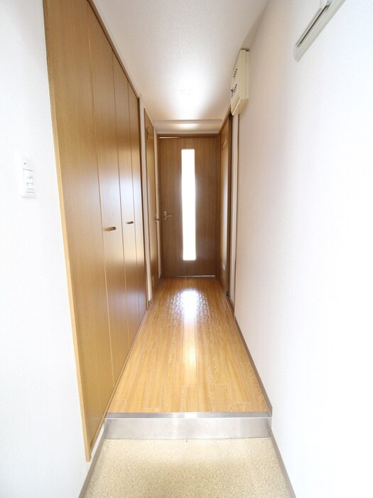 物件内観写真6　(玄関)