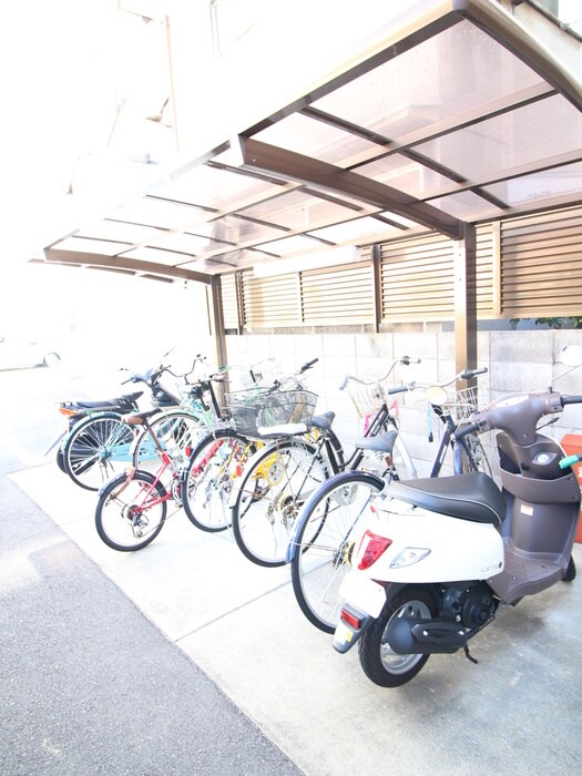 物件外観写真3　(駐輪場)