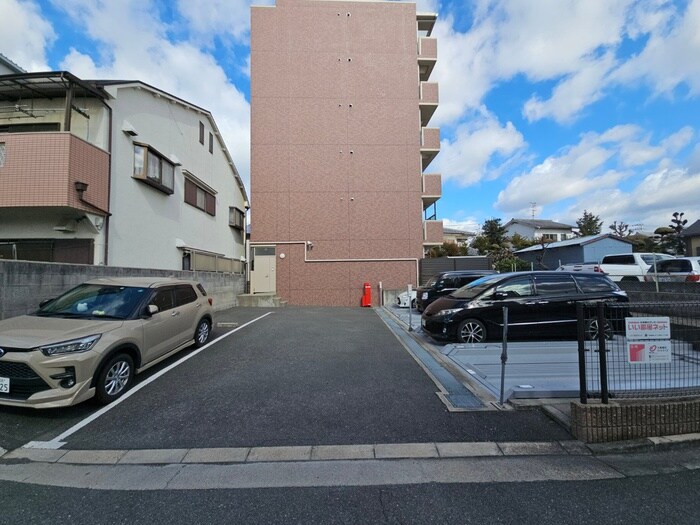 物件外観写真2　(駐車場)