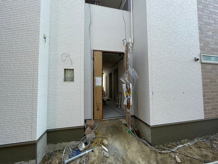 物件外観写真4　(エントランス部分)