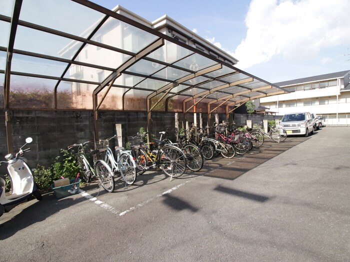 物件外観写真5　(駐輪場)