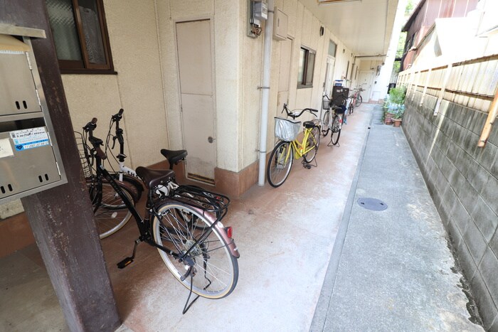 物件外観写真5　(駐輪場)