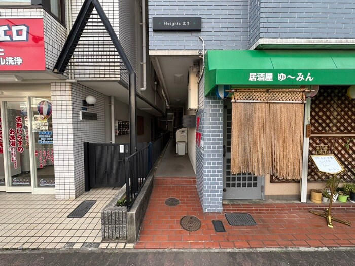 物件外観写真2　(エントランス部分)