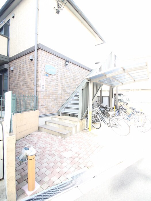 物件外観写真3　(エントランス部分)