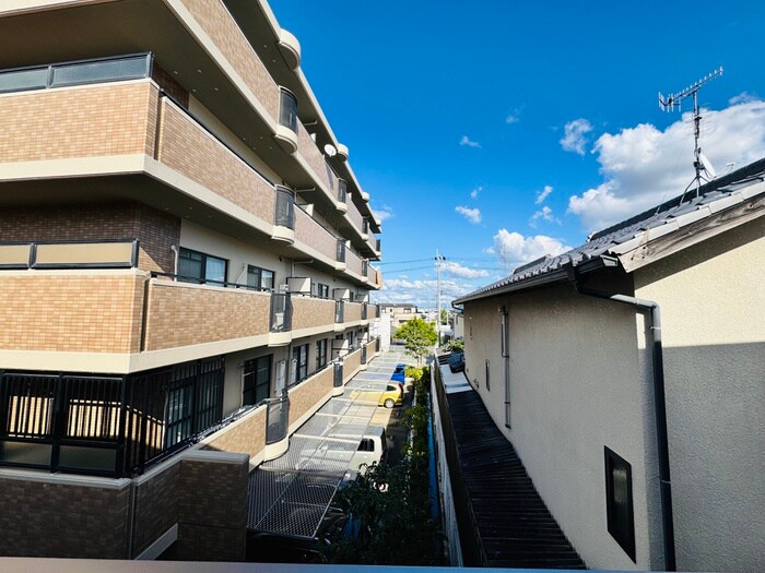 物件内観写真15　(室内からの展望)