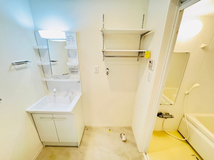 物件内観写真18　(洗濯機置場)