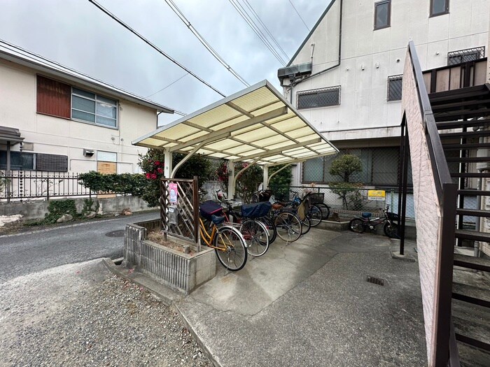 物件外観写真3　(駐輪場)