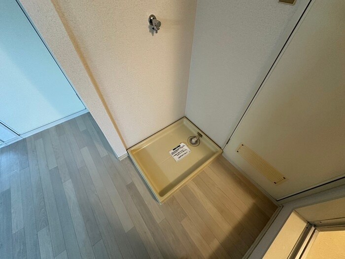 物件内観写真16　(洗濯機置場)