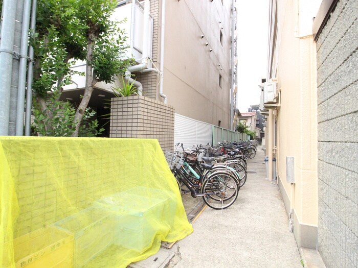 物件外観写真4　(駐輪場)
