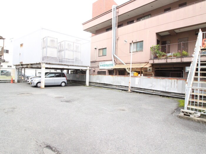 物件外観写真5　(駐車場)