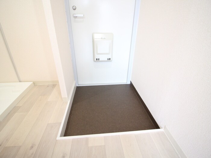 物件内観写真18　(玄関)