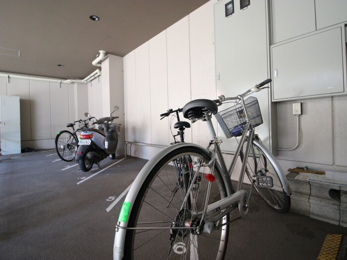 物件外観写真4　(駐輪場)