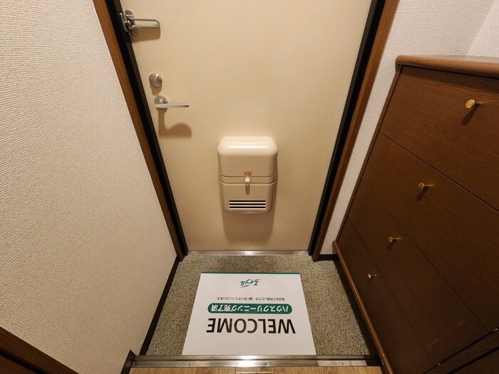 物件内観写真16　(玄関)