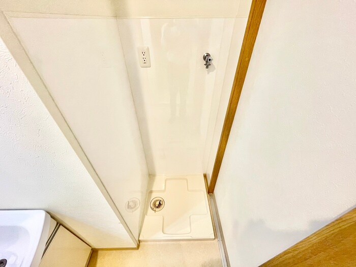 物件内観写真18　(洗濯機置場)