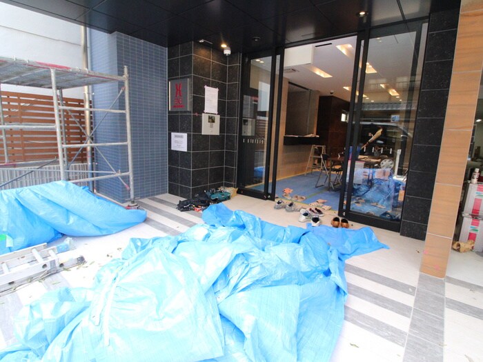 物件外観写真3　(エントランス部分)