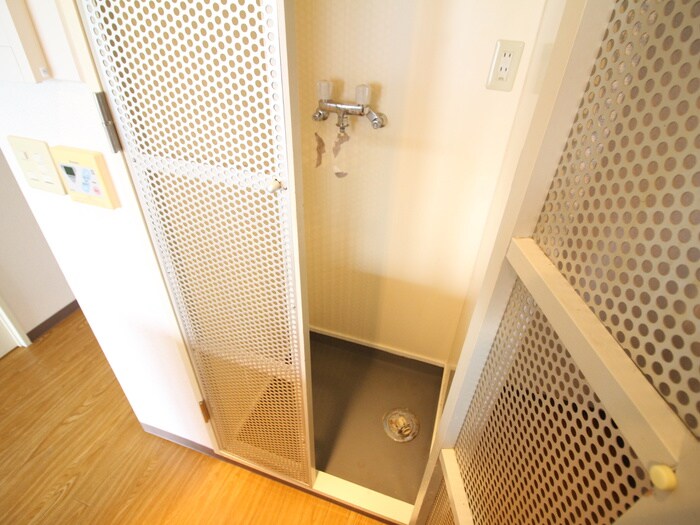 物件内観写真13　(洗濯機置場)