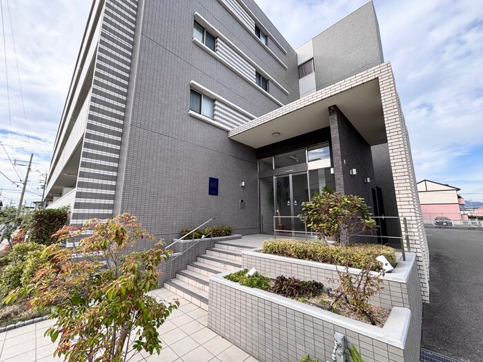 物件外観写真4　(エントランス部分)