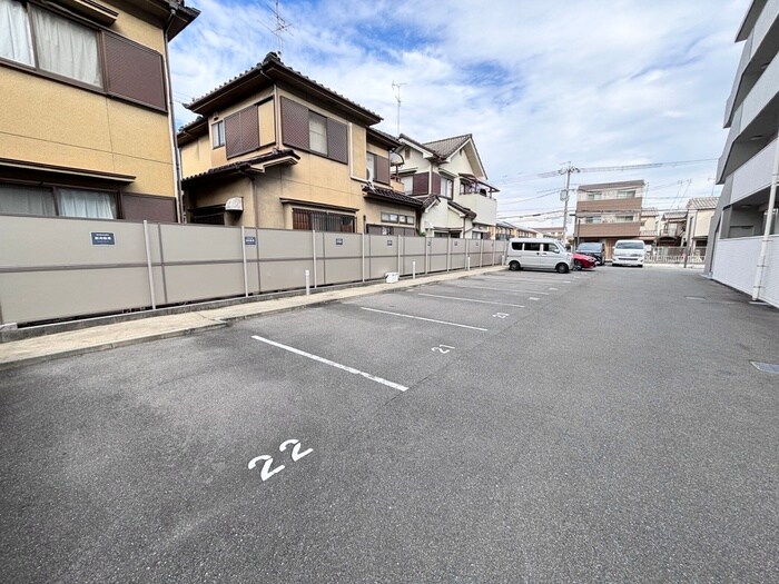 物件外観写真5　(駐車場)