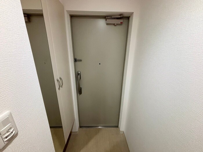 物件内観写真12　(玄関)