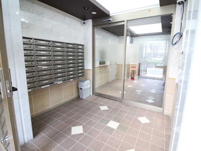 物件外観写真5　(エントランス部分)