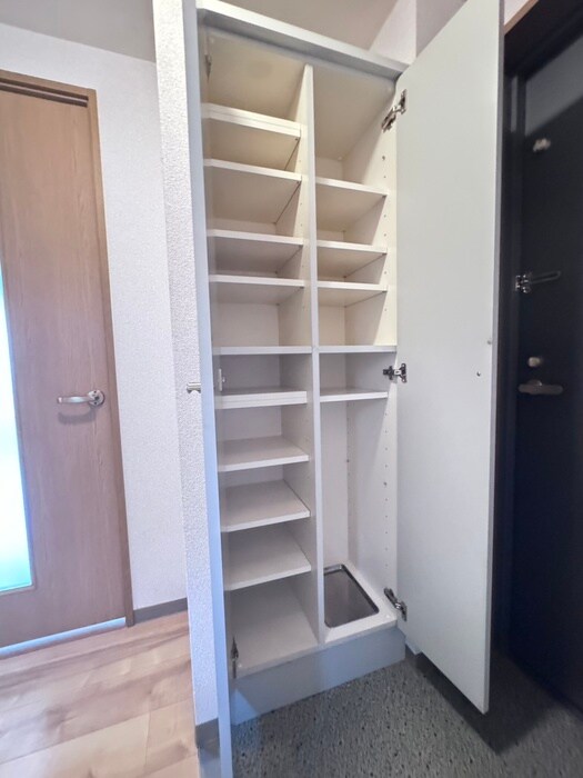 物件内観写真18　(靴箱)