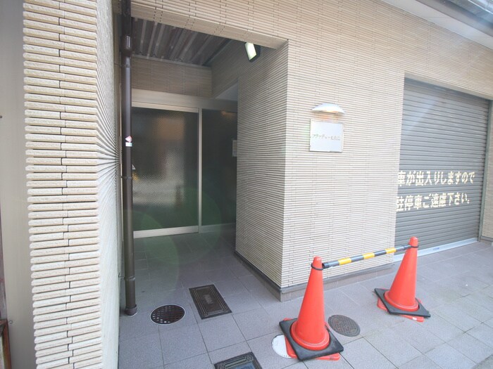 物件外観写真2　(エントランス部分)