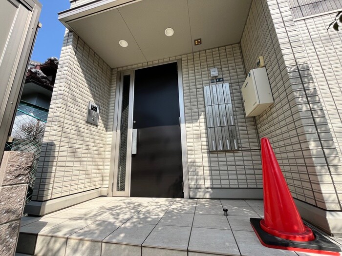 物件外観写真4　(エントランス部分)